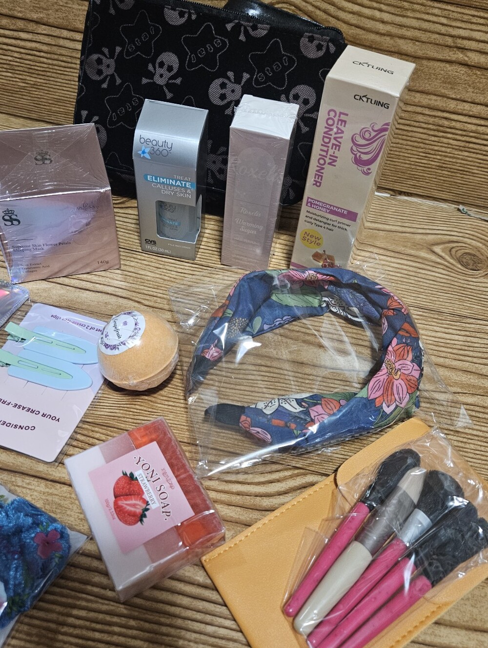 Beauty And Essentials Bundle 15 Piece  Beauty 360 KBeauty And More - Picture 3 of 8